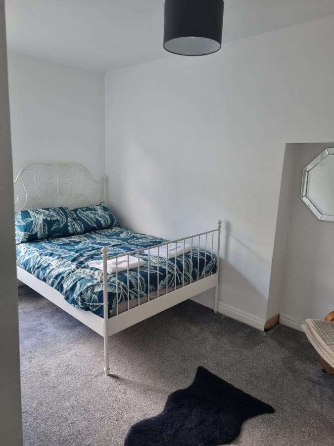 Bob'S Bunkhouse Leilighet Troed-y-rhiw Eksteriør bilde